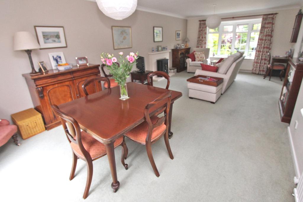 Waters Green Court, Brockenhurst, Hampshire, SO42 3 bed semidetached