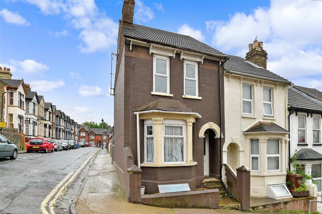 Institute Road, Chatham, Kent 3 bed end of terrace house