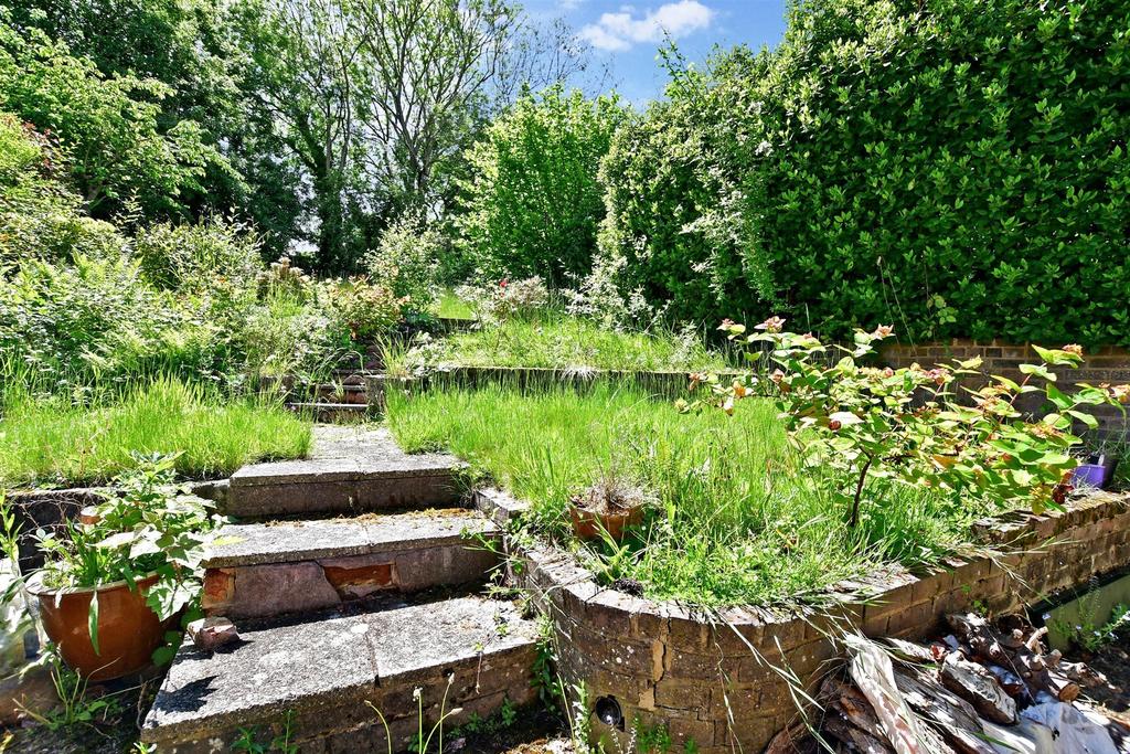 Nursery Close, Tonbridge, Kent 2 bed semidetached bungalow £430,000