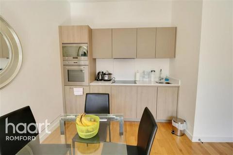 1 bedroom flat to rent, Scimitar House - Eastern Road - RM1