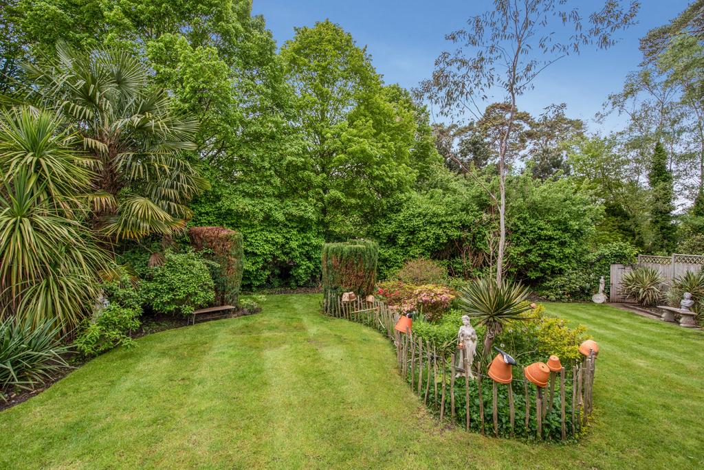 Secluded gardens