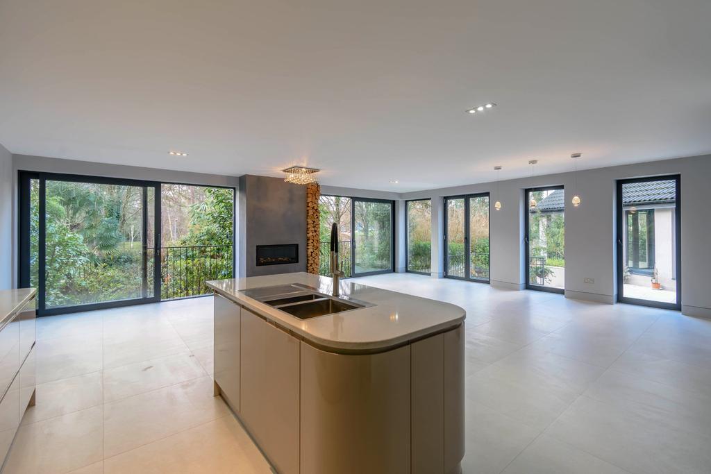 Huge Kitchen/diner/reception Room