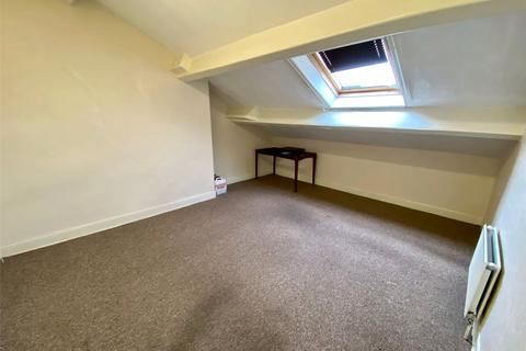 8 Ashgrove, Bradford, BD7 1BN