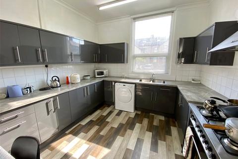 8 Ashgrove, Bradford, BD7 1BN