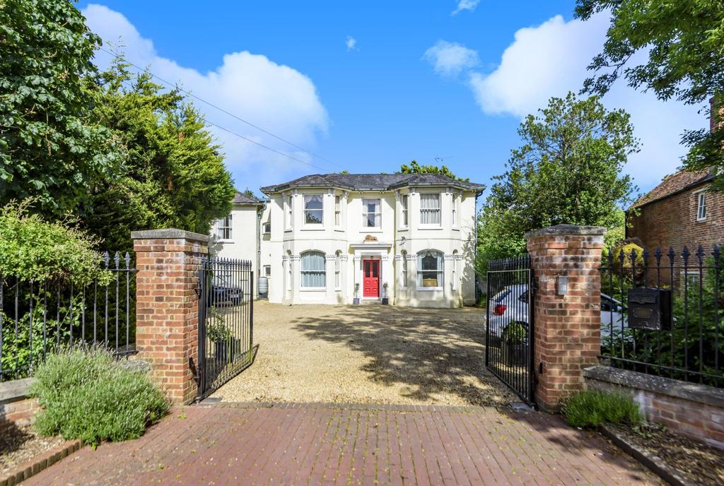 Winchester Street, Botley, Southampton, Hampshire, SO30 5 bed detached