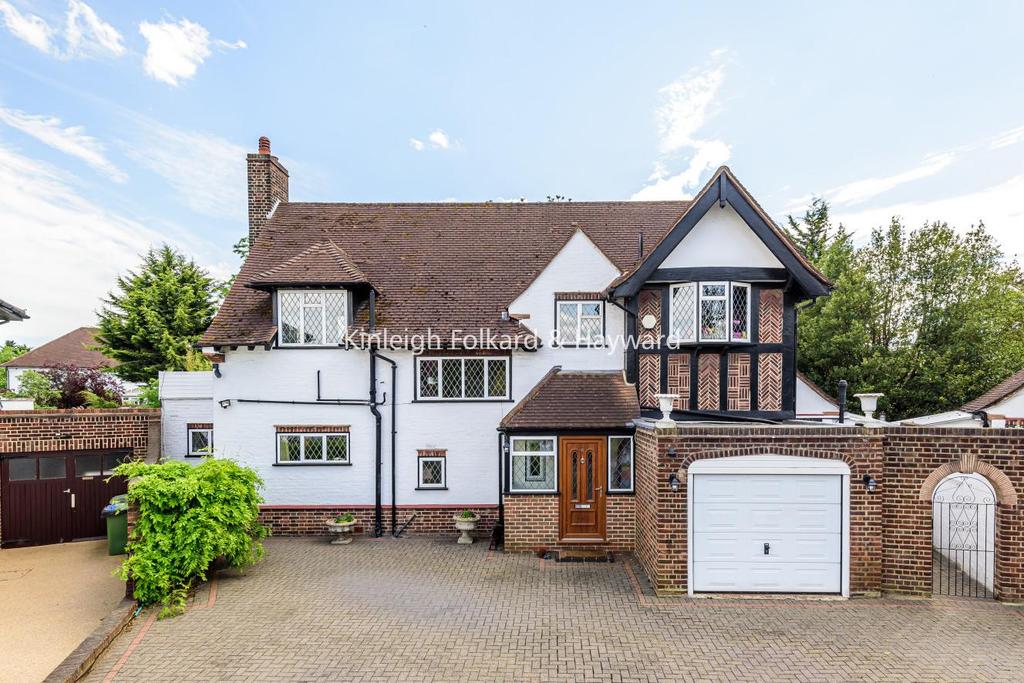 Cedarhurst Drive, Eltham 5 bed detached house for sale £1,250,000
