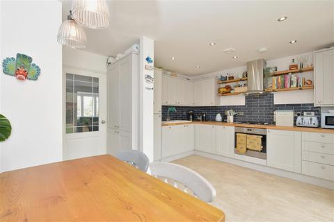 17 Coleridge Crescent, Littlehampton, BN17 7FJ
