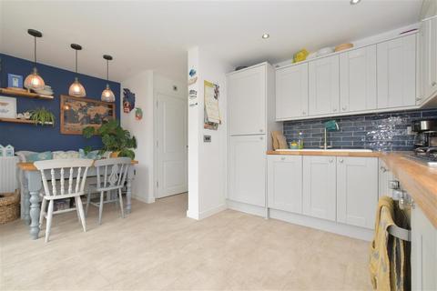 17 Coleridge Crescent, Littlehampton, BN17 7FJ