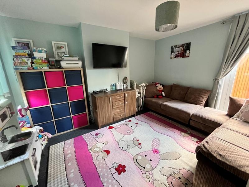 Stoneham Lane, Southampton, SO16 3 bed semidetached house £260,000