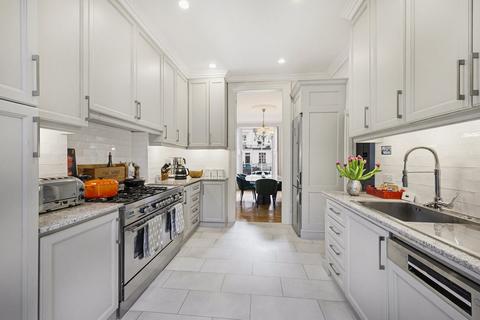 undefined, Wellington Square, Chelsea, London