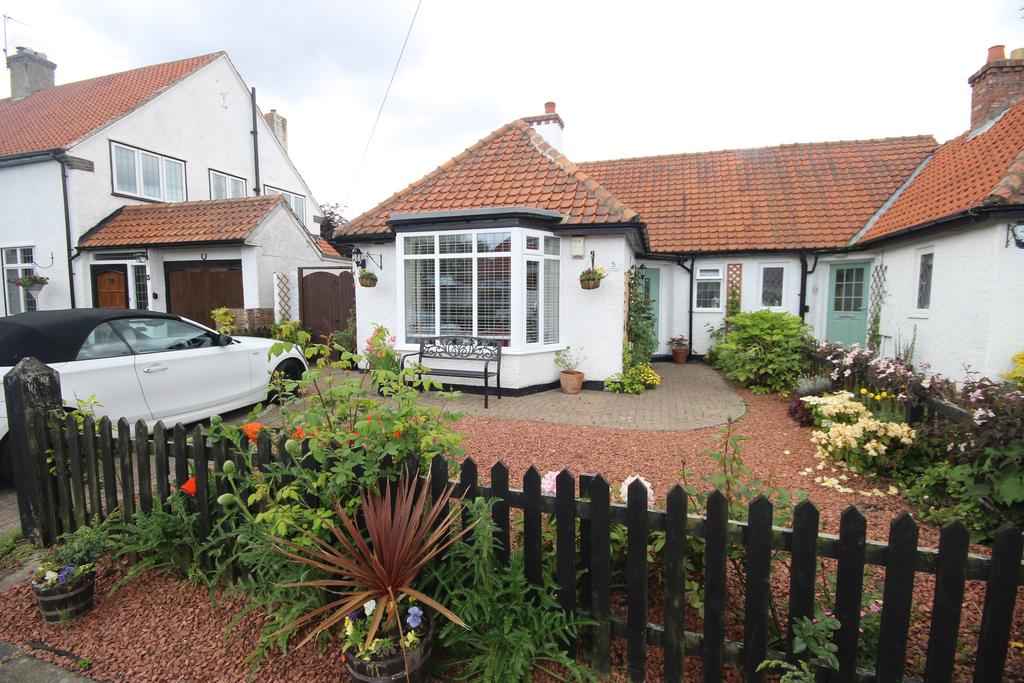 Cauldwell Close, Monkseaton, Whitley... 2 bed semidetached bungalow