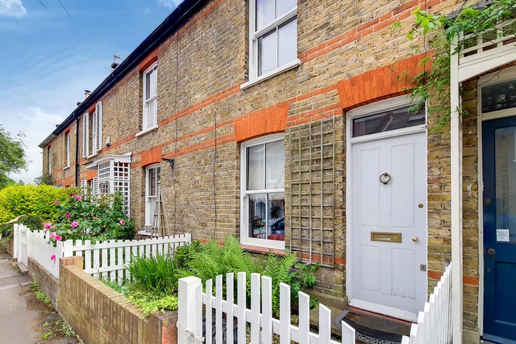 Evelyn Road, Ham, Richmond TW10 2 bed cottage for sale £695,000