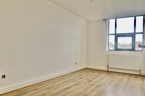 2 bedroom flat to rent - Caxton Road, London SW19