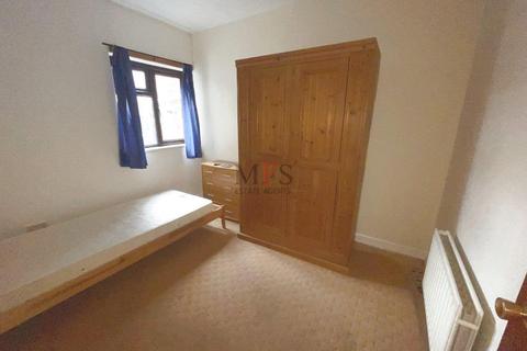 2 bedroom maisonette to rent - Victoria Road, Southall, UB2