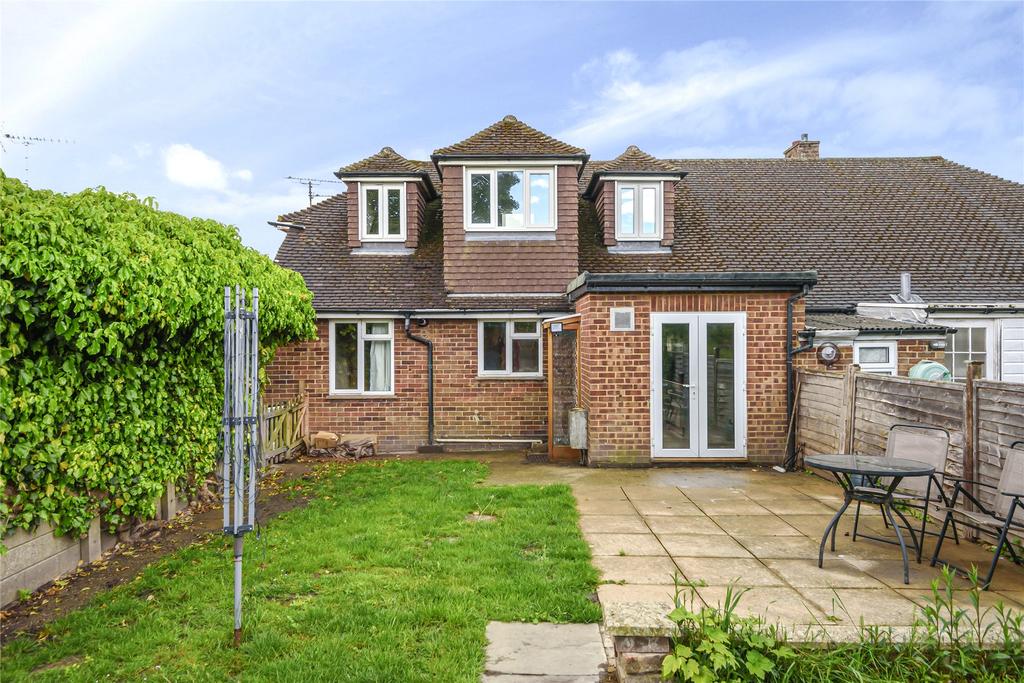 Crossfield Road, Princes Risborough... 4 bed bungalow £1,650 pcm (£