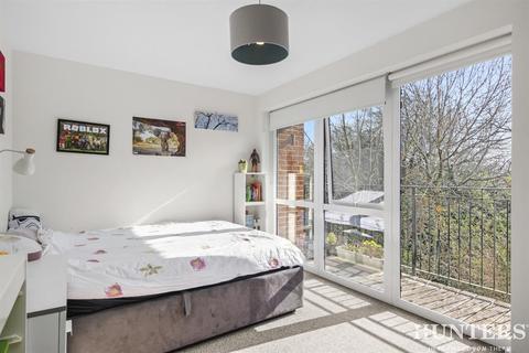 5 bedroom semi-detached house for sale - Waterside Close, Wembley, Middlesex, HA9 9PB