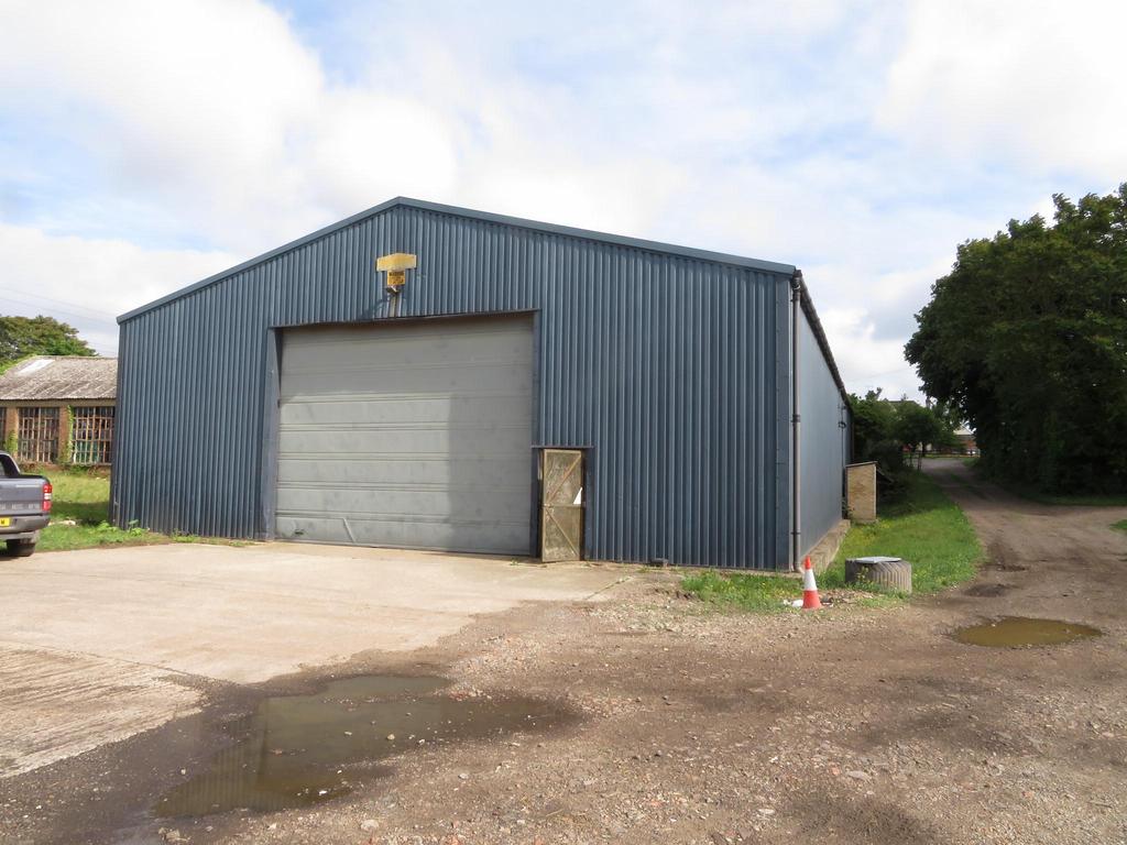 Tilbury Distribution warehouse £2,925 pcm (£675 pw)