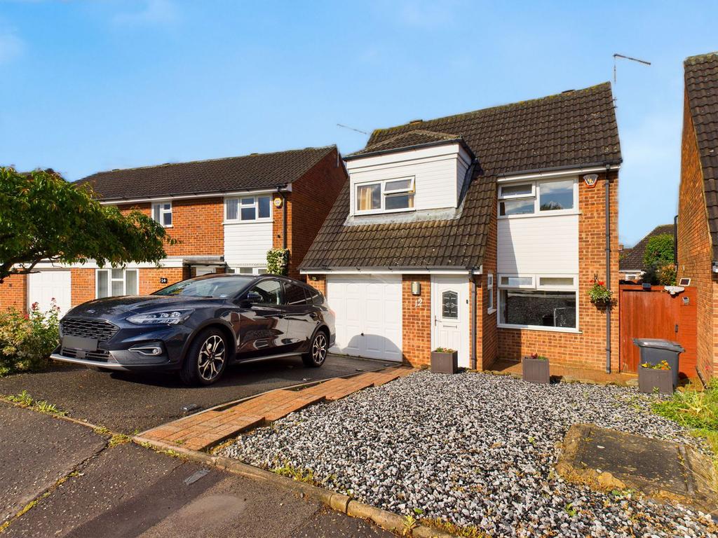 Cottingham Drive, Moulton, Northampton NN3 7LD 3 bed detached house £