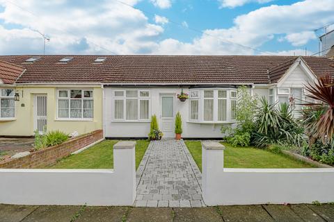 2 bedroom terraced bungalow for sale, Cricketfield Grove, Leigh-on-sea, SS9