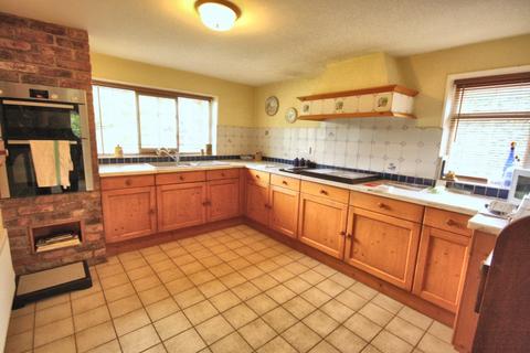 3 bedroom detached house for sale - Lower Park Road Poynton SK12 1EE