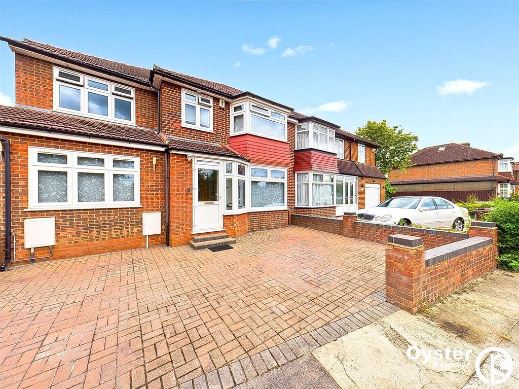 Crowshott Avenue, Stanmore, Middlesex, HA7 5 bed semidetached house