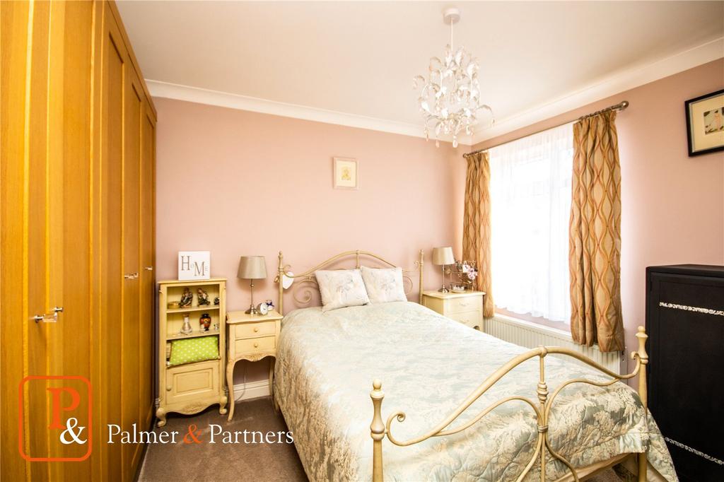 Dugard Avenue, Colchester, Essex, CO3 4 bed bungalow £425,000