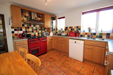 77 Dinglederry, Olney, MK46 5ET