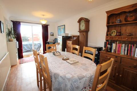 77 Dinglederry, Olney, MK46 5ET