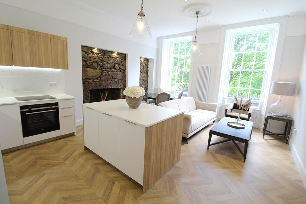 Lounge −Kitchen