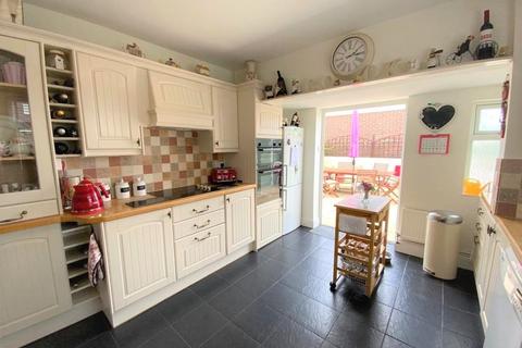 3 bedroom detached bungalow for sale - Littleview Road, Weymouth