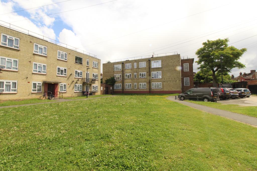 Southall, 9ElgarHo 1 bed flat £195,000