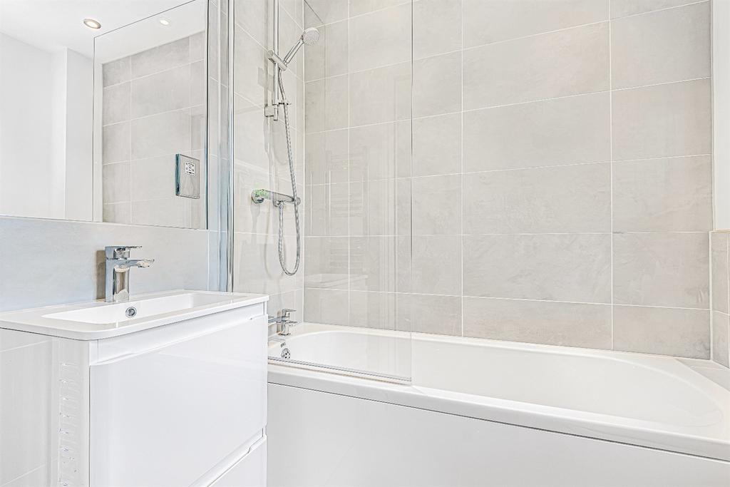 En-suite bathroom