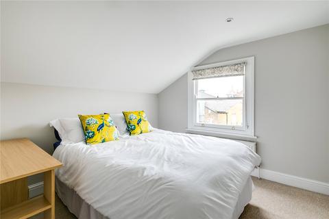 3 bedroom apartment to rent, Hafer Road, SW11