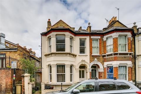 3 bedroom apartment to rent, Hafer Road, SW11