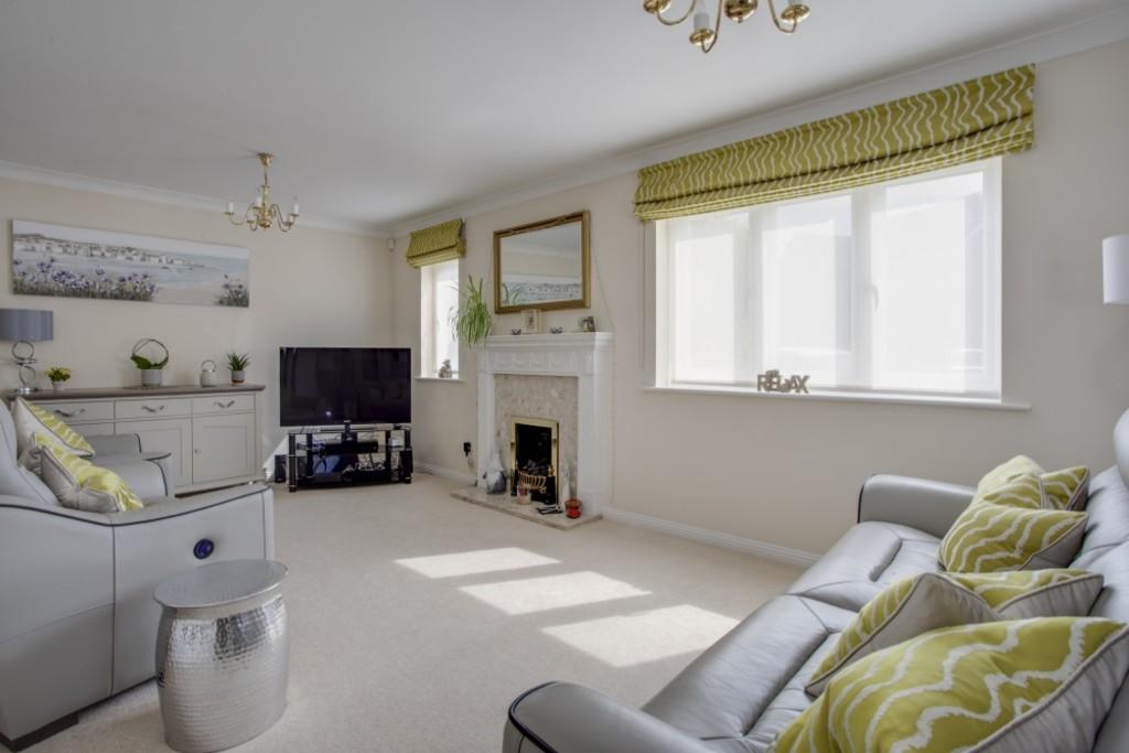 Burlington Close, Pinner 4 bed detached house for sale £925,000