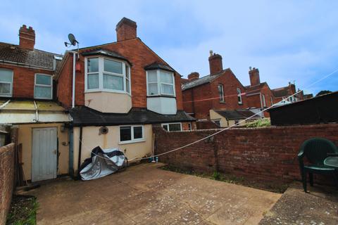 Studio to rent, Okehampton Road