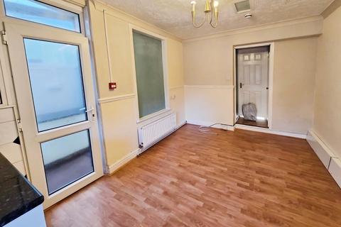 Studio to rent, Okehampton Road