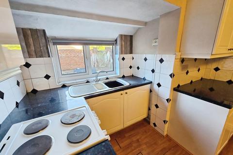 Studio to rent, Okehampton Road