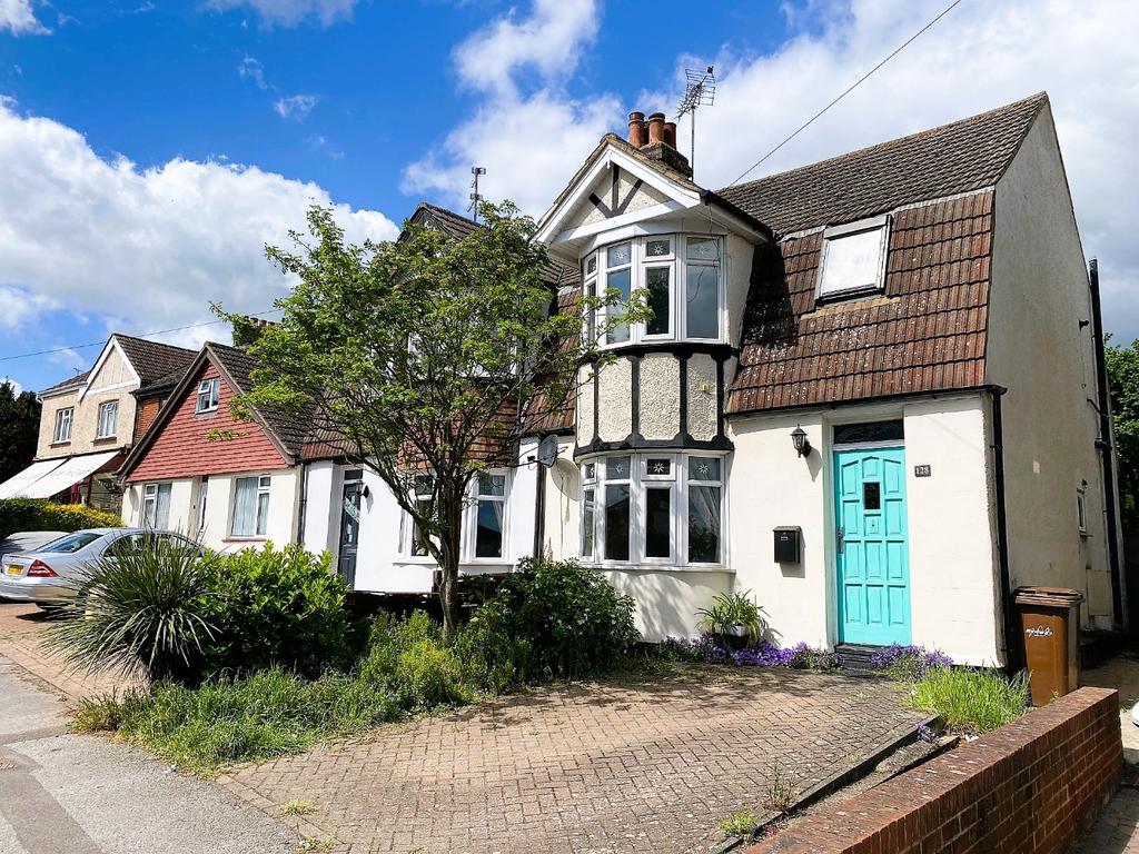 Maidstone Road, Rainham 3 bed semidetached house £325,000