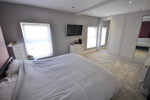 37 Fieldside, Thorne, Doncaster, DN8 4AD