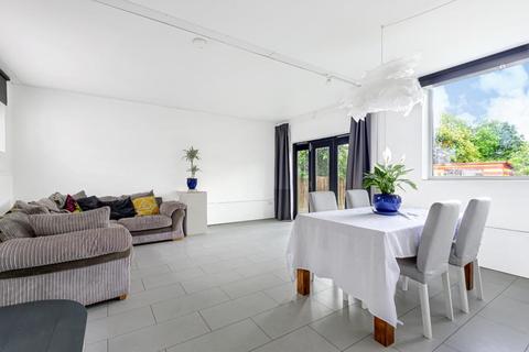 21 Clifton Avenue, Feltham, TW13 7BT