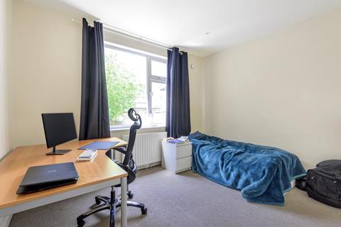 21 Clifton Avenue, Feltham, TW13 7BT