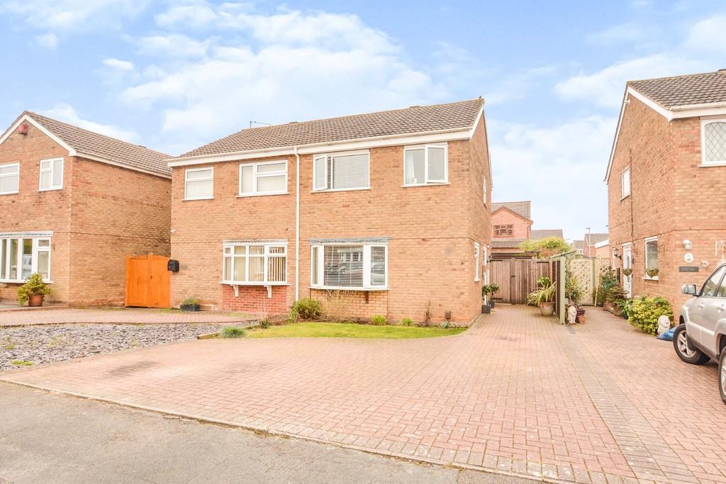 Jason Close, Bolehall, Tamworth 3 bed semidetached house £925 pcm (£