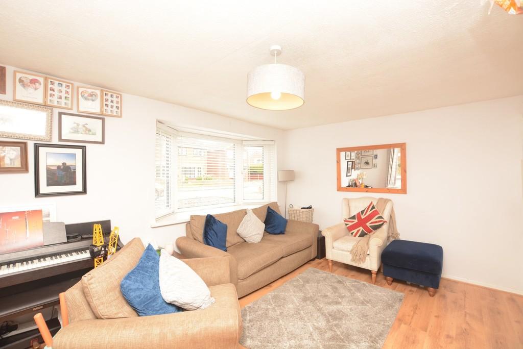 Jason Close, Bolehall, Tamworth 3 bed semidetached house £925 pcm (£213 pw)