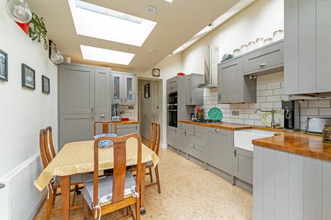 13 Forest Side, London, E7 0JB