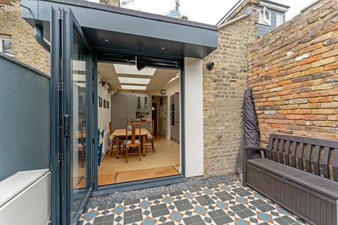 13 Forest Side, London, E7 0JB