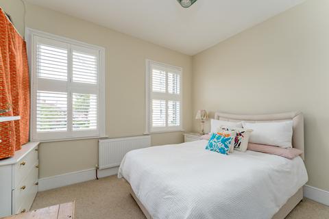 13 Forest Side, London, E7 0JB