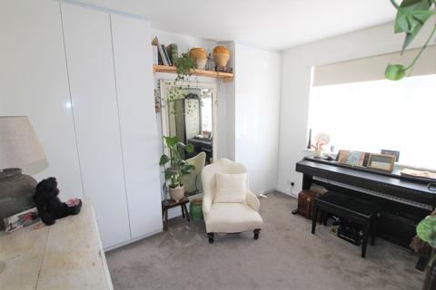 91 Whitehill Road, Crayford, Dartford, DA1 4AB