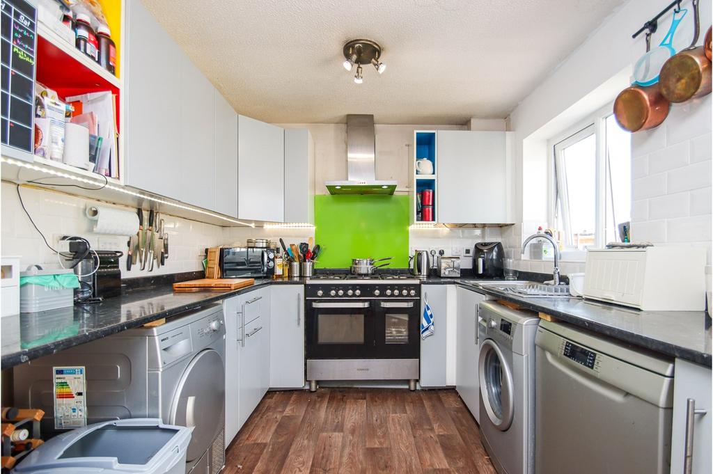 Inglewood Close, Partington... 3 bed semidetached house £230,000