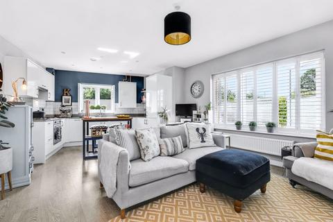 1 bedroom apartment for sale, Bell Farm Way, Walton-On-Thames